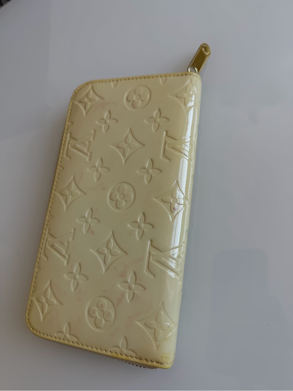 Louis Vuitton Cream Monogram Vernis Zip Phone Case